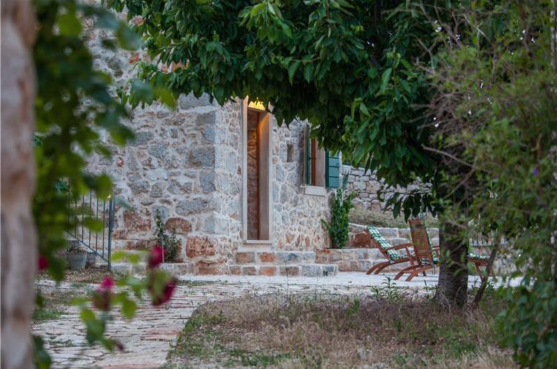 5 bedroom Hvar Island Villa with Pool sleeps 10-14