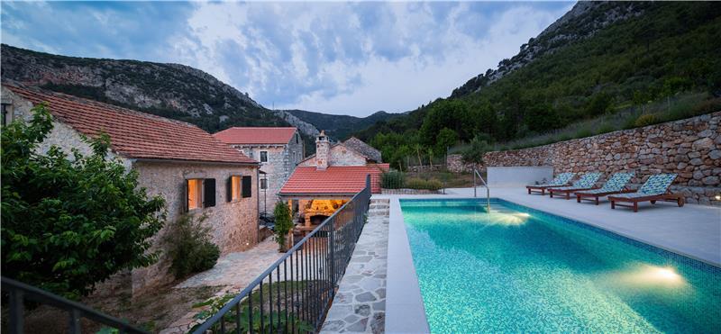 5 bedroom Hvar Island Villa with Pool sleeps 10-14