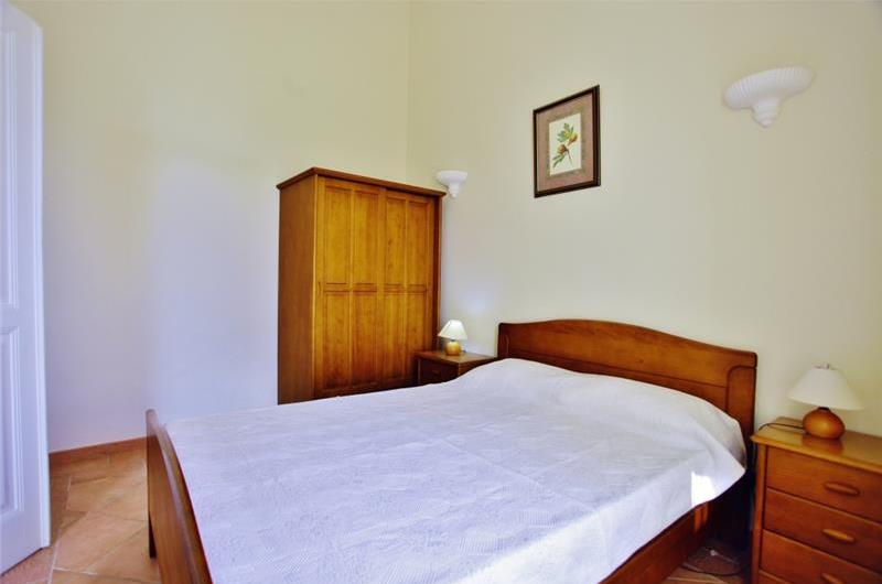 3 Bedroom Villa with Pool near Vale do Lobo, Sleeps 6