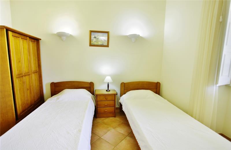 3 Bedroom Villa with Pool near Vale do Lobo, Sleeps 6