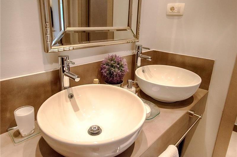 2 Bedroom Luxury Apartment in Hvar Town, Sleeps 4