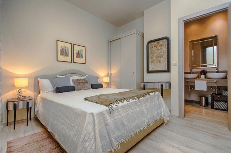 2 Bedroom Luxury Apartment in Hvar Town, Sleeps 4