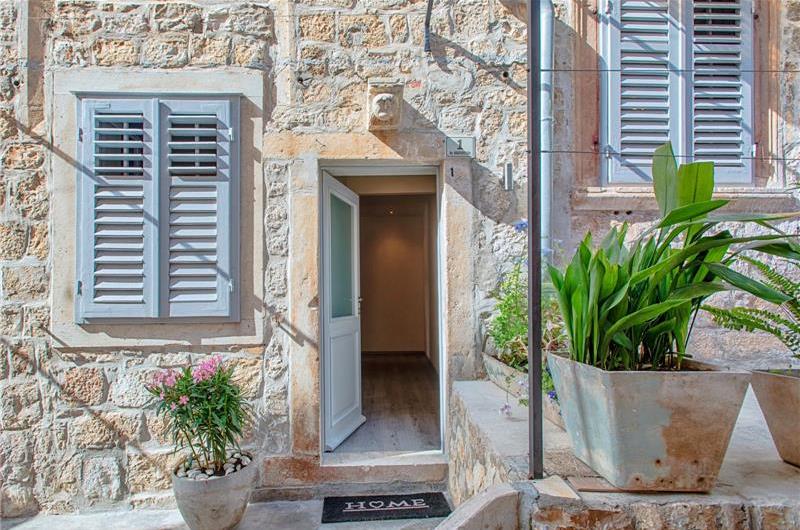 2 Bedroom Luxury Apartment in Hvar Town, Sleeps 4