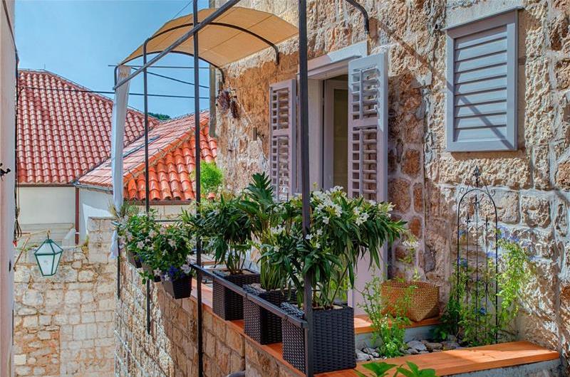 2 Bedroom Luxury Apartment in Hvar Town, Sleeps 4