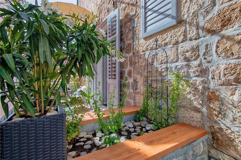 2 Bedroom Luxury Apartment in Hvar Town, Sleeps 4