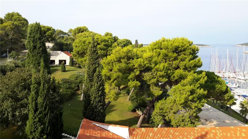Luxury Dalmatian Island Castle-style Villa with Pool, sleeps 20-24