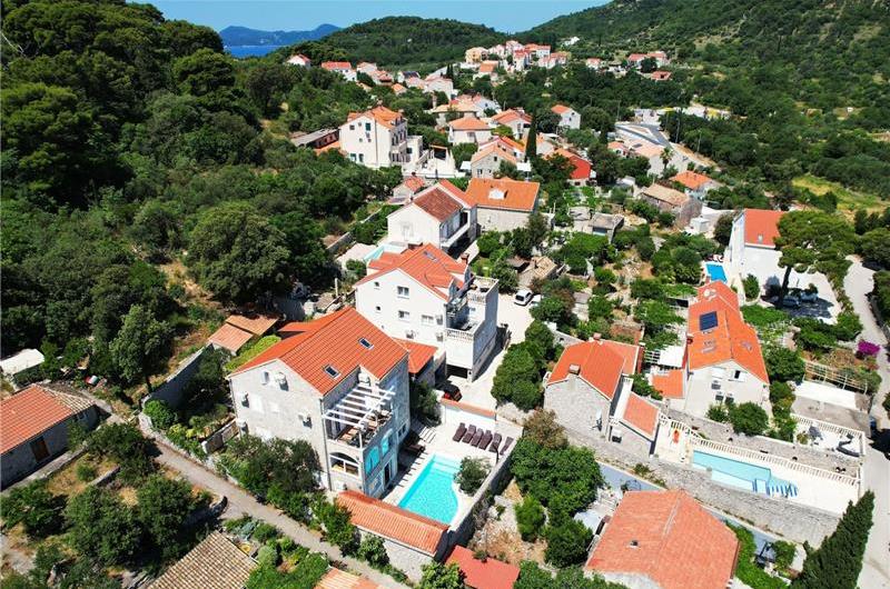 8 Bedroom Seaside Villa with Pool in Zaton Bay near Dubrovnik, Sleeps 17-23