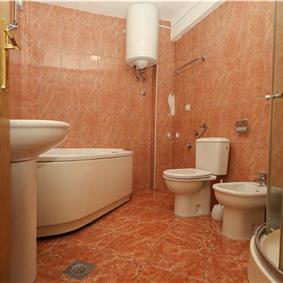 8 Bedroom Seaside Villa with Pool in Zaton Bay near Dubrovnik, Sleeps 17-22