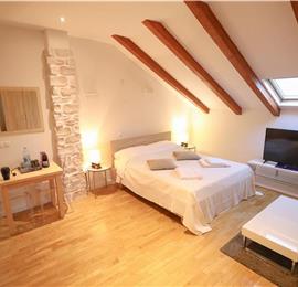 8 Bedroom Seaside Villa with Pool in Zaton Bay near Dubrovnik, Sleeps 17-22