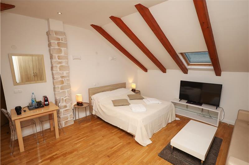 8 Bedroom Seaside Villa with Pool in Zaton Bay near Dubrovnik, Sleeps 17-22
