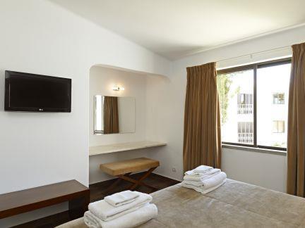 1 and 2 bedroom Apartments with Shared Pool in Sao Rafael near Albufeira, Sleeps 2-5