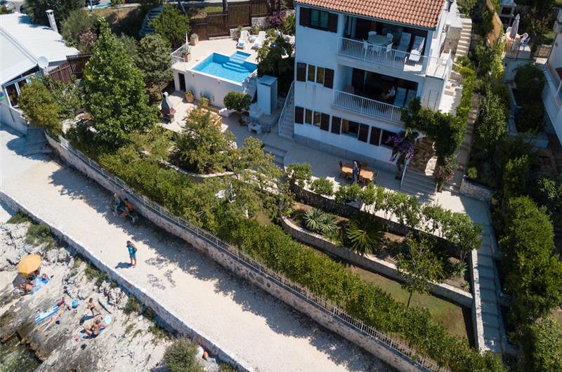 Studio Apartment with Shared Pool near Trogir