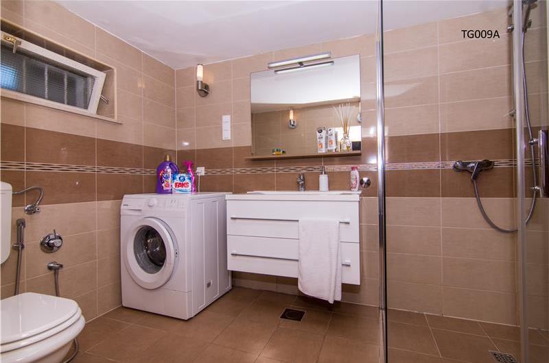 Studio Apartment with Shared Pool near Trogir