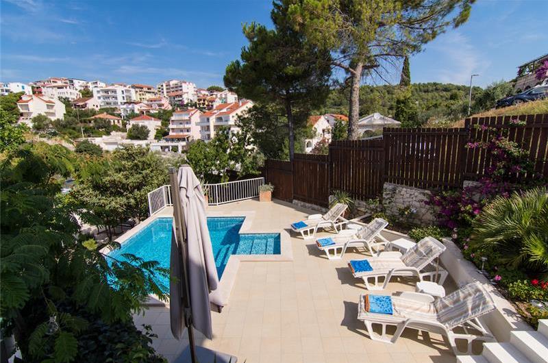 Studio Apartment with Shared Pool near Trogir