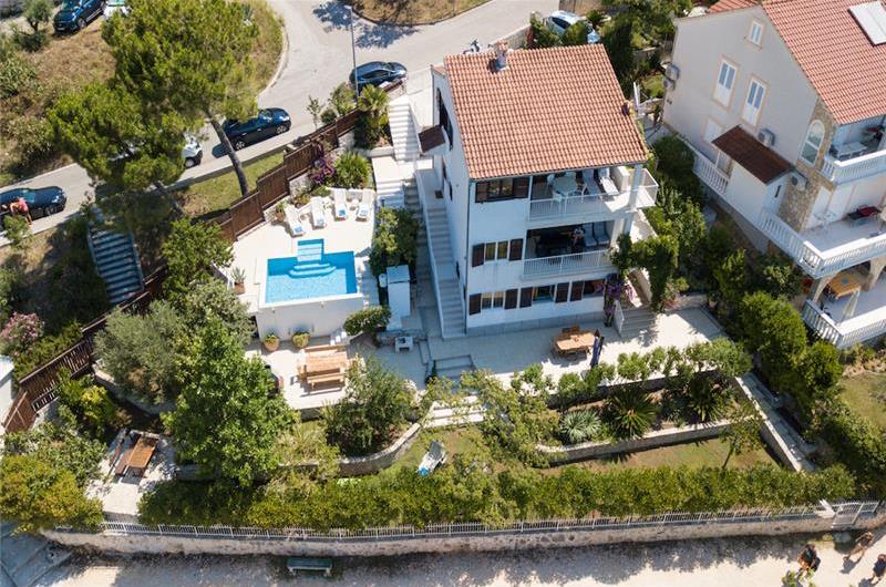 5 Bedroom Villa with Pool on Ciovo near Trogir sleeps 10-14