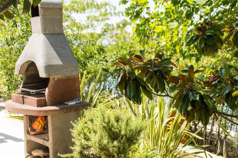 5 Bedroom Villa with Pool on Ciovo near Trogir sleeps 10-14