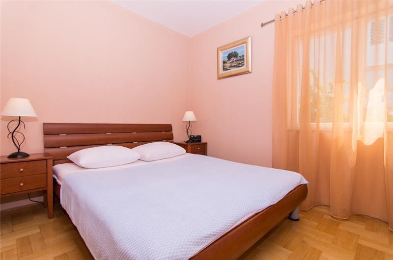 5 Bedroom Villa with Pool on Ciovo near Trogir sleeps 10-14