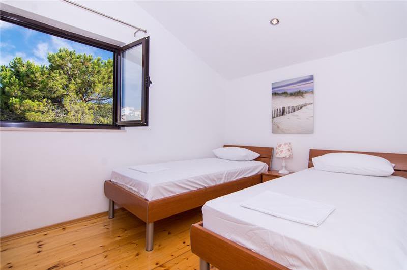 5 Bedroom Villa with Pool on Ciovo near Trogir sleeps 10-14