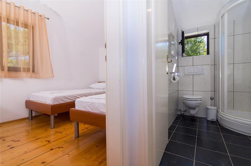 5 Bedroom Villa with Pool on Ciovo near Trogir sleeps 10-14