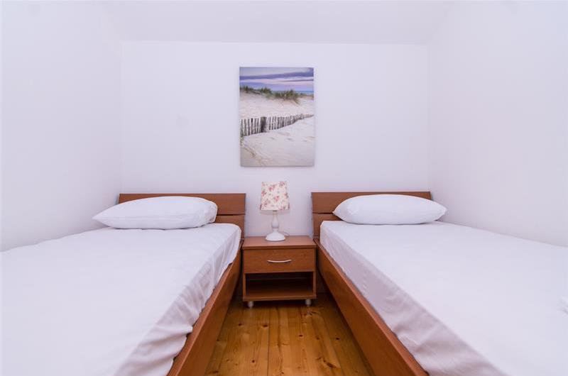 5 Bedroom Villa with Pool on Ciovo near Trogir sleeps 10-14