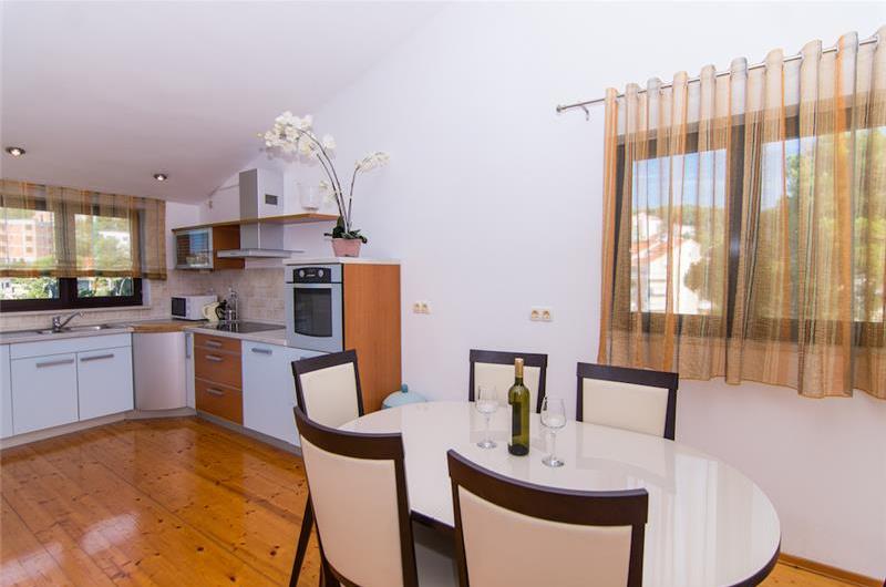 5 Bedroom Villa with Pool on Ciovo near Trogir sleeps 10-14