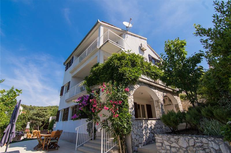 5 Bedroom Villa with Pool on Ciovo near Trogir sleeps 10-14