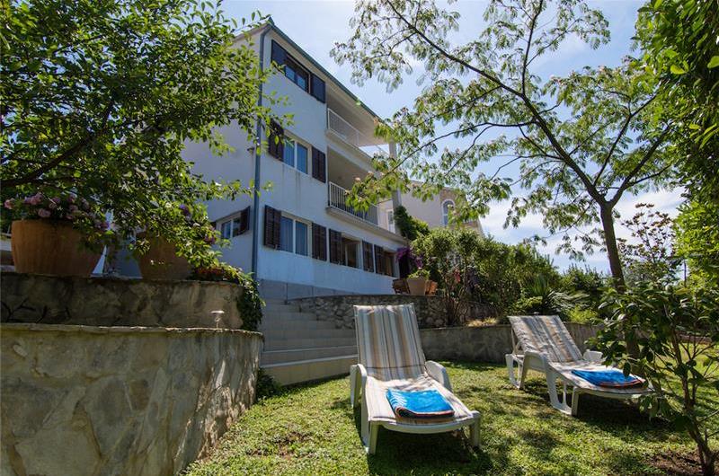 5 Bedroom Villa with Pool on Ciovo near Trogir sleeps 10-14