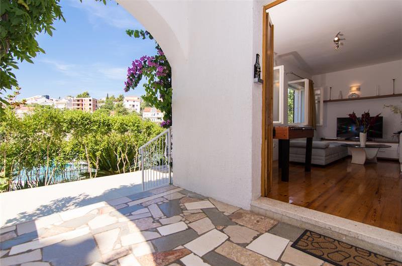 5 Bedroom Villa with Pool on Ciovo near Trogir sleeps 10-14