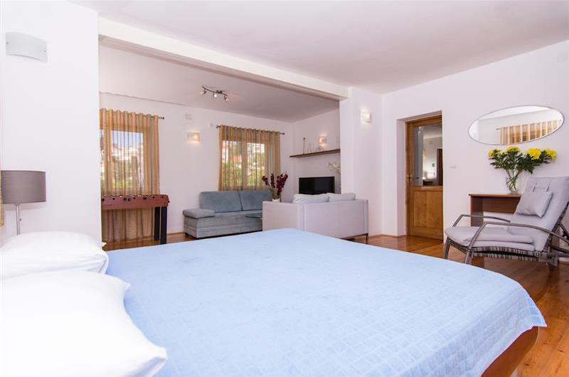 5 Bedroom Villa with Pool on Ciovo near Trogir sleeps 10-14