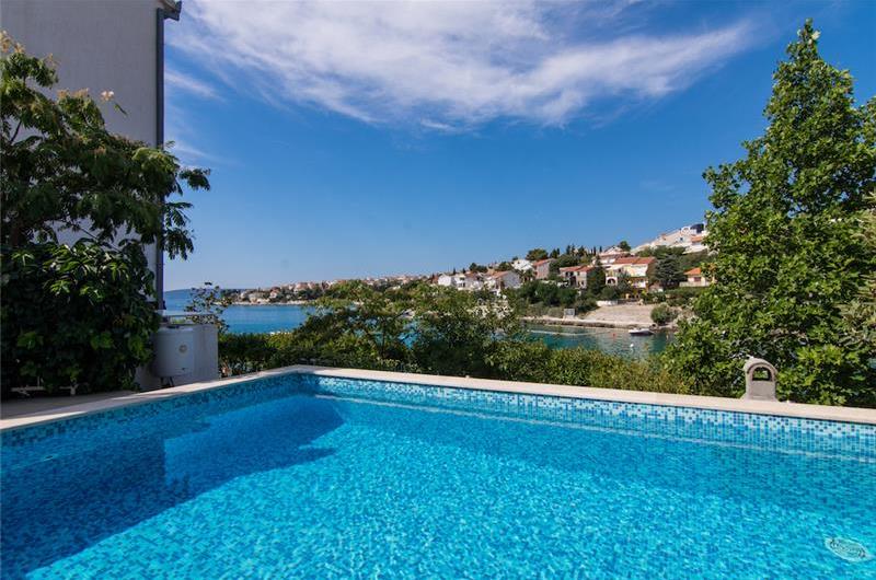5 Bedroom Villa with Pool on Ciovo near Trogir sleeps 10-14