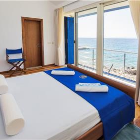 2 Bedroom Seafront villa with Pool on Brac, Sleeps 4-5