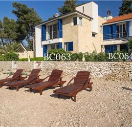 2 Bedroom Seafront villa with pool in Supetar, Brac