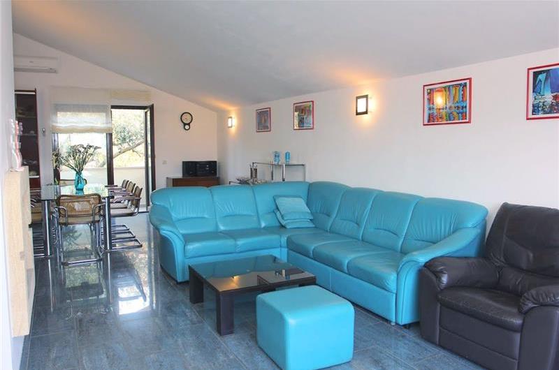 5 Bedroom Villa with Pool in Supetar, Sleeps 10-13