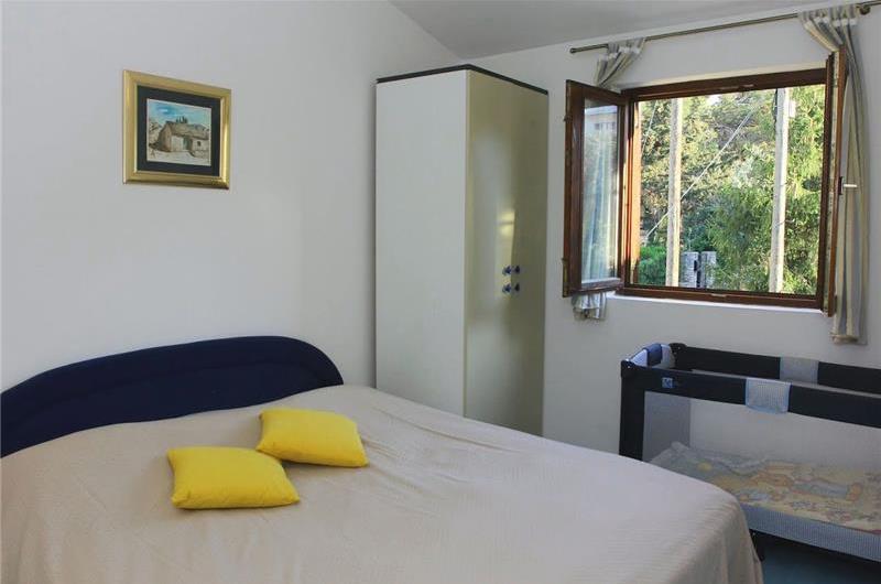 5 Bedroom Villa with Pool in Supetar, Sleeps 10-13