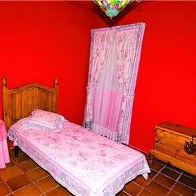 4 Bedroom Stone Villa near Ingenio, sleeps 6