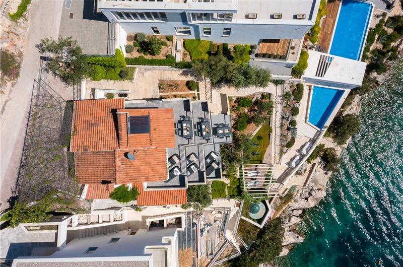 6 Bedroom Waterfront Villa with Pool in Uvala Ljubljeva near Trogir, Sleeps 12-13