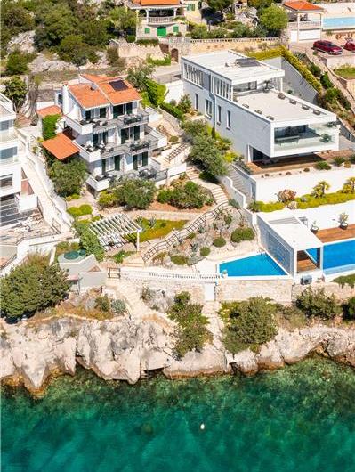6 Bedroom Waterfront Villa with Pool in Uvala Ljubljeva near Trogir, Sleeps 12-13