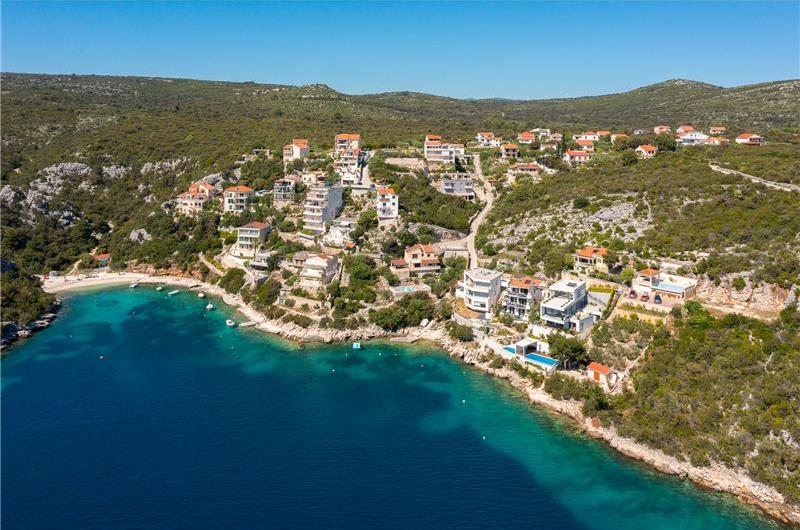 6 Bedroom Waterfront Villa with Pool in Uvala Ljubljeva near Trogir, Sleeps 12-13