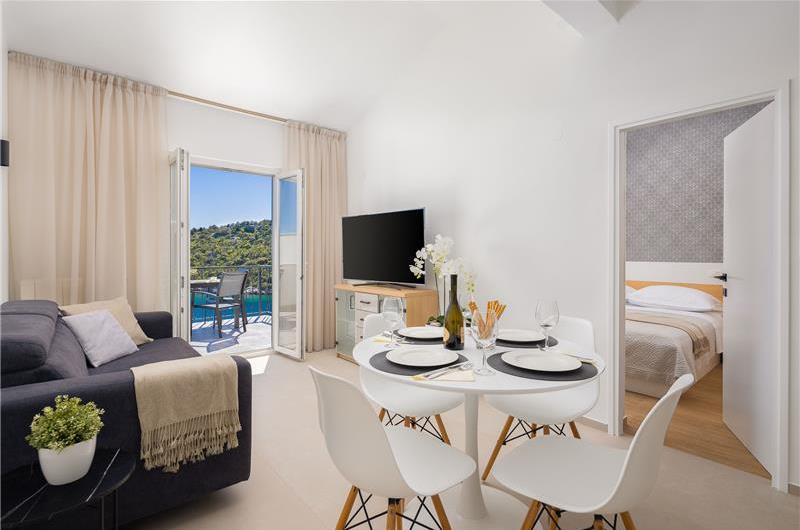 6 Bedroom Waterfront Villa with Pool in Uvala Ljubljeva near Trogir, Sleeps 12-13