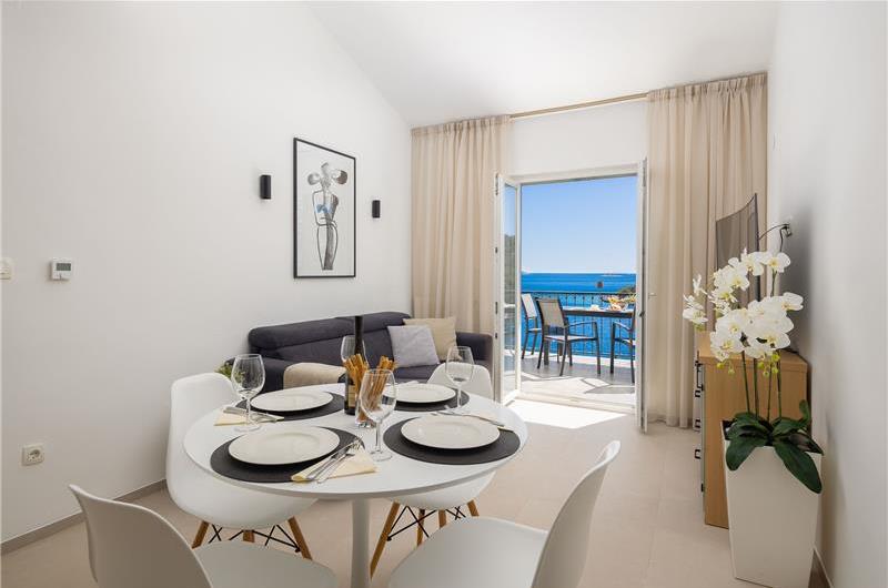6 Bedroom Waterfront Villa with Pool in Uvala Ljubljeva near Trogir, Sleeps 12-13