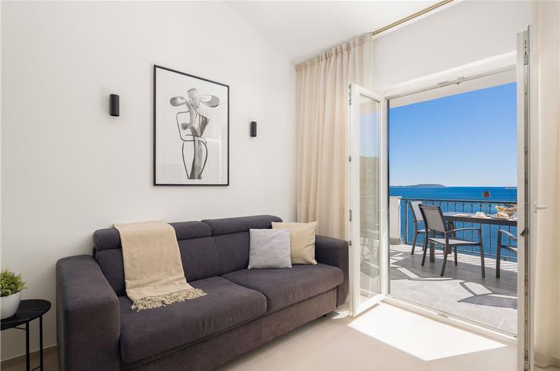 6 Bedroom Waterfront Villa with Pool in Uvala Ljubljeva near Trogir, Sleeps 12-13