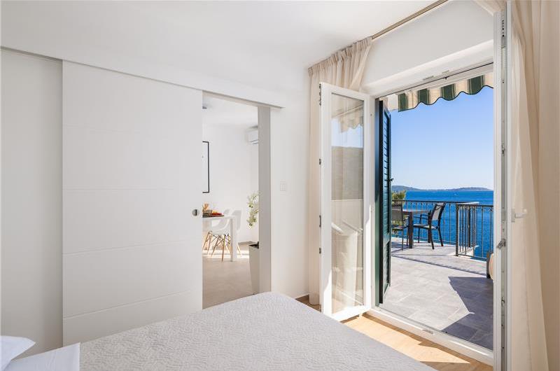 6 Bedroom Waterfront Villa with Pool in Uvala Ljubljeva near Trogir, Sleeps 12-13