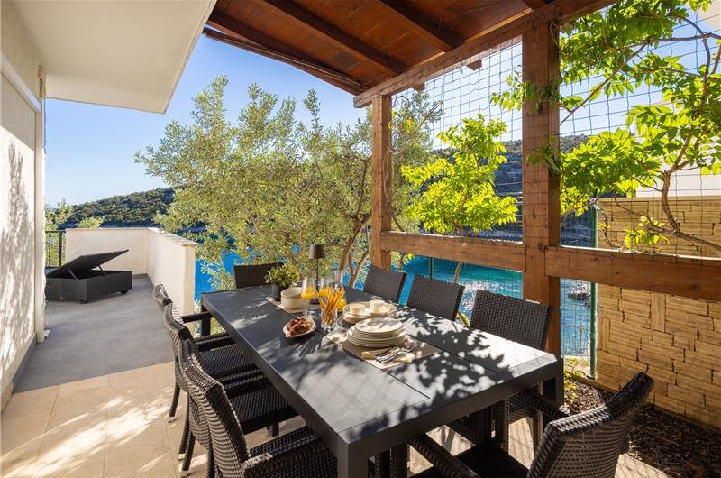 6 Bedroom Waterfront Villa with Pool in Uvala Ljubljeva near Trogir, Sleeps 12-13