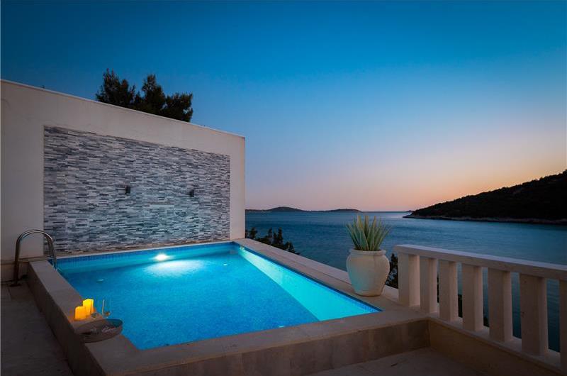 6 Bedroom Waterfront Villa with Pool in Uvala Ljubljeva near Trogir, Sleeps 12-13