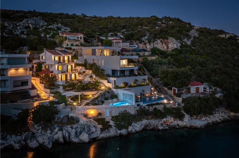 6 Bedroom Waterfront Villa with Pool in Uvala Ljubljeva near Trogir, Sleeps 12-13