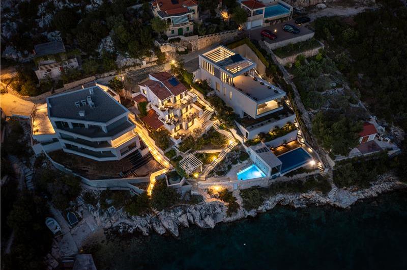 6 Bedroom Waterfront Villa with Pool in Uvala Ljubljeva near Trogir, Sleeps 12-13