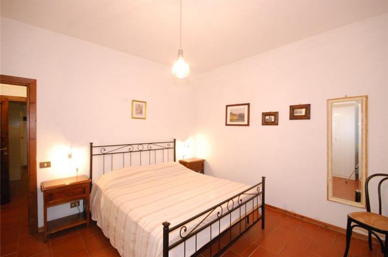 Lovely Spacious 3 Bedroom Villa with Pool and Beautiful Lake Trasimeno Views, Umbria - sleeps 6