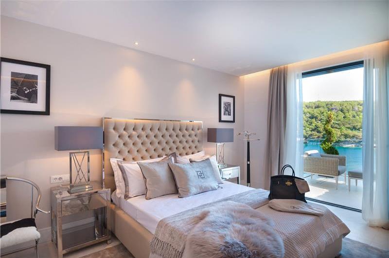 Spectacular 4 Bedroom Luxury Villa with Infinity Pool on Brac Island, sleeps 8