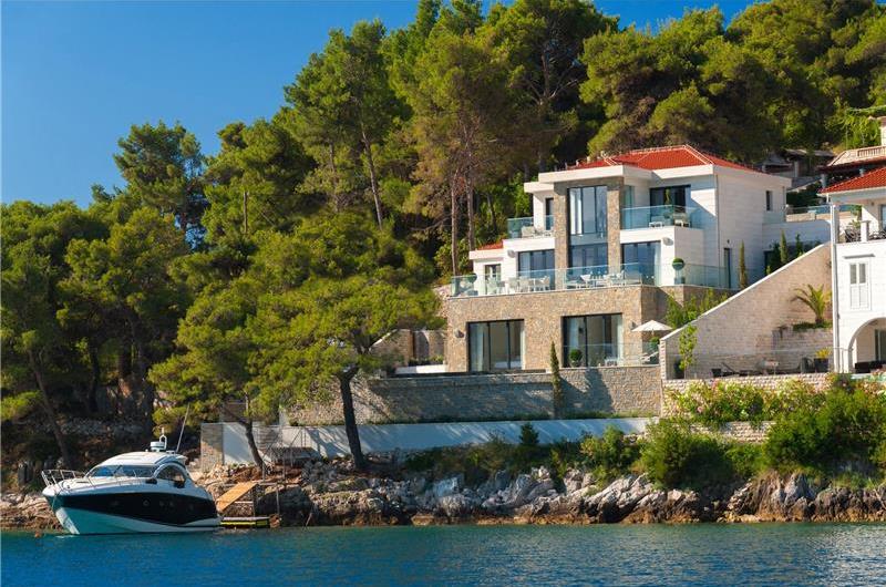 Spectacular 4 Bedroom Luxury Villa with Infinity Pool on Brac Island, sleeps 8