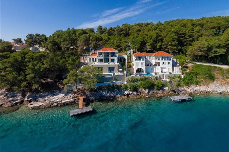 Spectacular 4 Bedroom Luxury Villa with Infinity Pool on Brac Island, sleeps 8